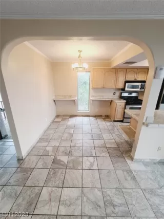 Photo #4: 2488824 Listing