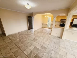 Photo #6: 2488824 Listing