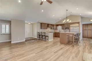 Photo #4: 2488832 Listing