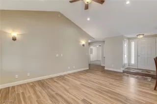 Photo #5: 2488832 Listing