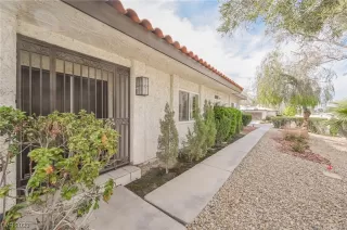 Photo #4: 2488858 Listing