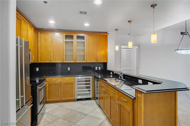 MLS: 2488875 Condo For Sale