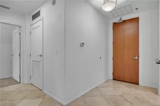 Photo #3: 2488875 Listing