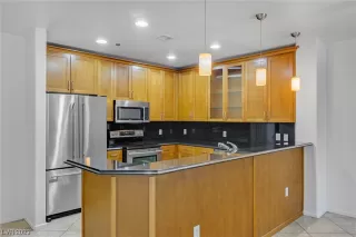 Photo #4: 2488875 Listing