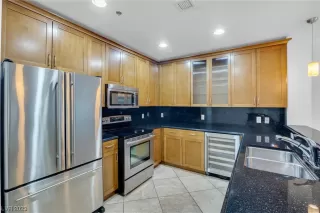 Photo #5: 2488875 Listing