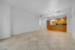 Photo #6: 2488875 Listing