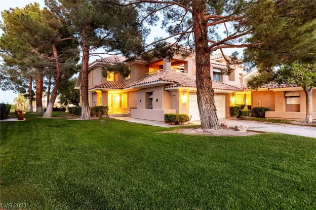 MLS: 2488904 Condo For Sale