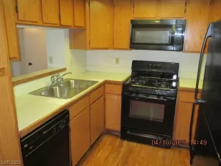 Photo #5: 2488907 Listing 