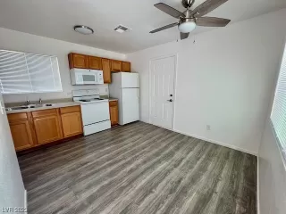 Photo #3: 2488938 Listing 