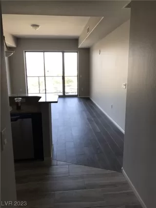 Photo #5: 2488954 Listing 