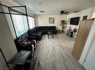 Photo #2: 2488983 Listing