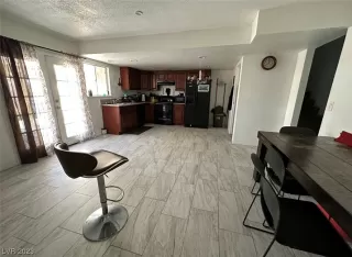 Photo #4: 2488983 Listing