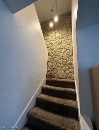 Photo #5: 2488983 Listing