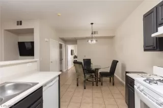 Photo #6: 2489013 Listing 