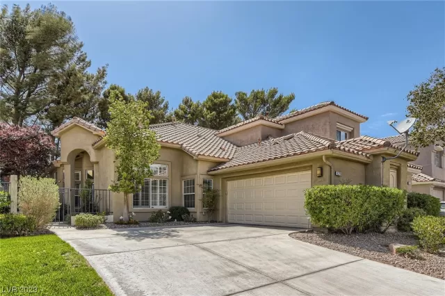 MLS: 2489024 Condo For Sale