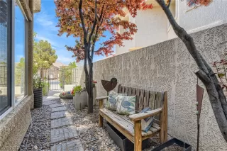 Photo #4: 2489024 Listing 