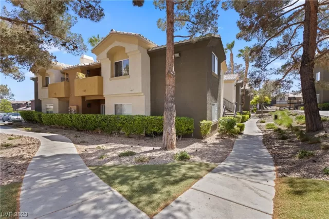 MLS: 2489038 Condo For Sale