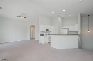 Photo #5: 2489048 Listing 