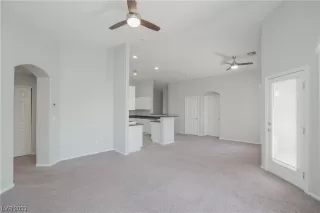 Photo #6: 2489048 Listing 