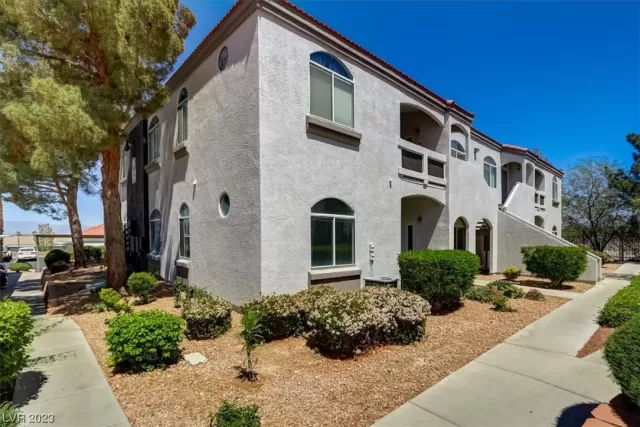 MLS: 2489075 Condo For Sale