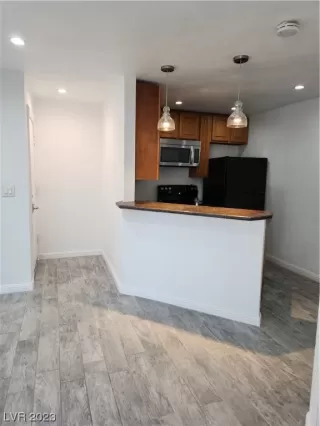 Photo #1: 2489080 Listing