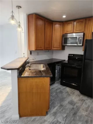 Photo #2: 2489080 Listing