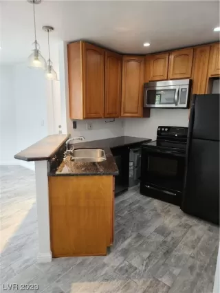 Photo #4: 2489080 Listing