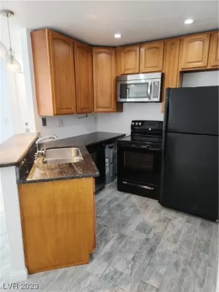 Photo #5: 2489080 Listing