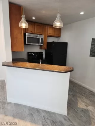 Photo #6: 2489080 Listing