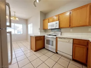 Photo #6: 2489091 Listing 