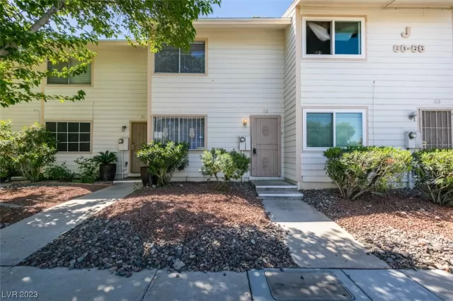 MLS: 2489120 Condo For Sale