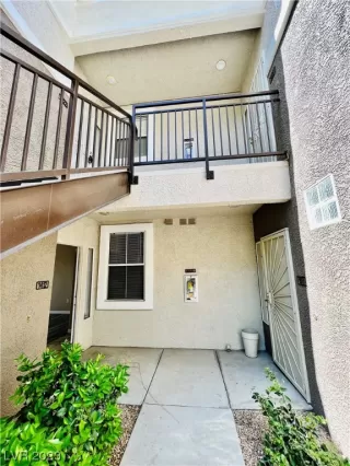 Photo #1: 2489144 Listing 