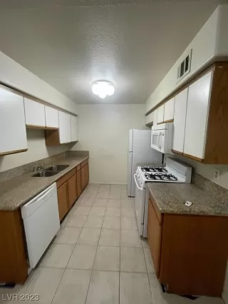 Photo #2: 2489146 Listing 