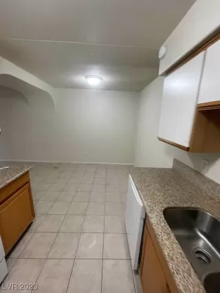 Photo #4: 2489146 Listing 