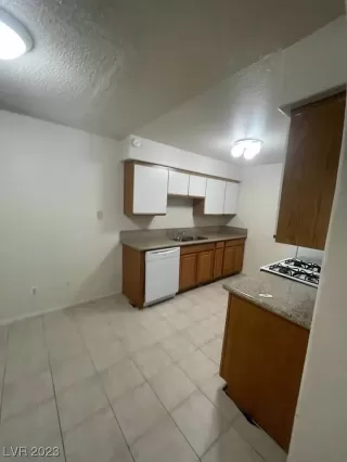 Photo #5: 2489146 Listing 