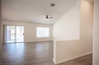 Photo #2: 2489187 Listing