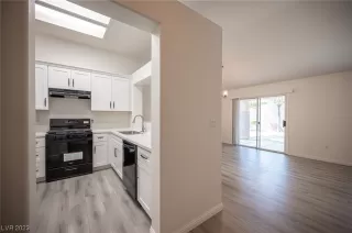 Photo #3: 2489187 Listing