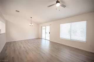 Photo #4: 2489187 Listing