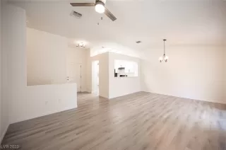 Photo #5: 2489187 Listing