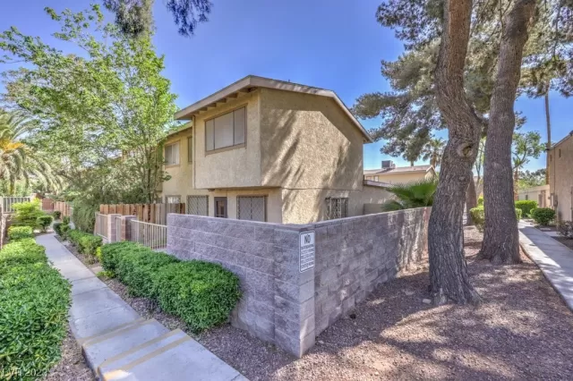 MLS: 2489197 Condo For Sale