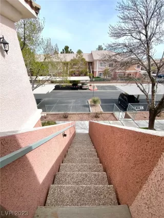 Photo #2: 2489219 Listing 