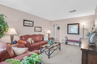 Photo #5: 2489230 Listing 