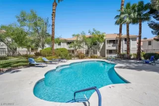 Photo #2: 2489239 Listing 