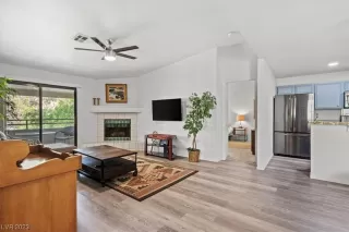 Photo #5: 2489239 Listing 