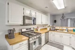 Photo #5: 2489242 Listing 