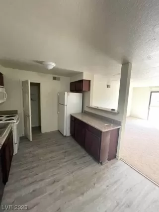 Photo #6: 2489265 Listing 