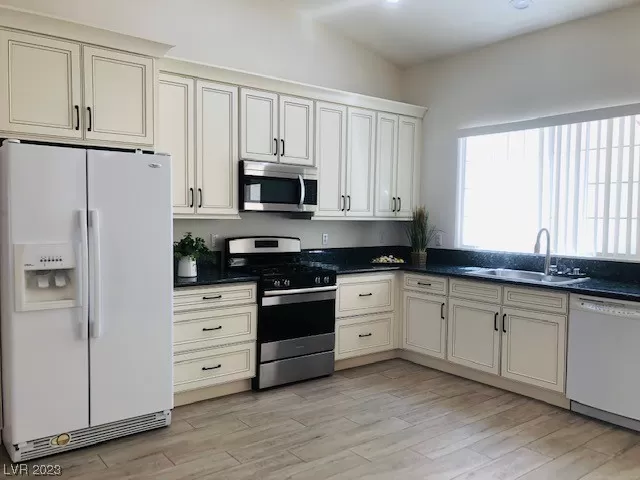 MLS: 2489270 Condo For Sale