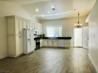 Photo #6: 2489270 Listing 