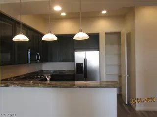 Photo #2: 2489311 Listing