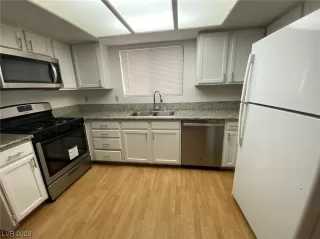 Photo #3: 2489312 Listing 